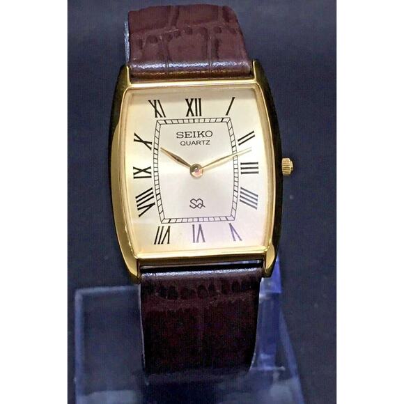 Vintage Style Seiko Quartz Mens Gold Watch & Black accents W/ Leather Strap - Picture 4 of 6